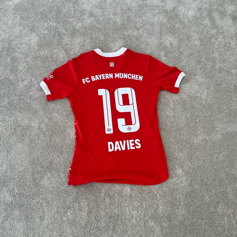 Alphonso Davies jersey (Bayern Munich)
